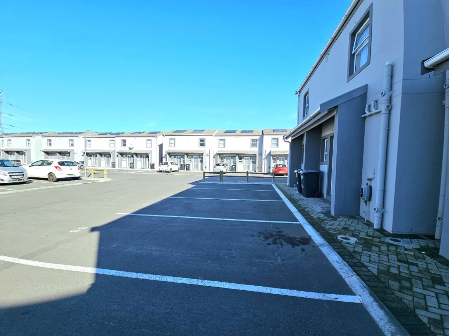 2 Bedroom Property for Sale in Stratford Green Western Cape